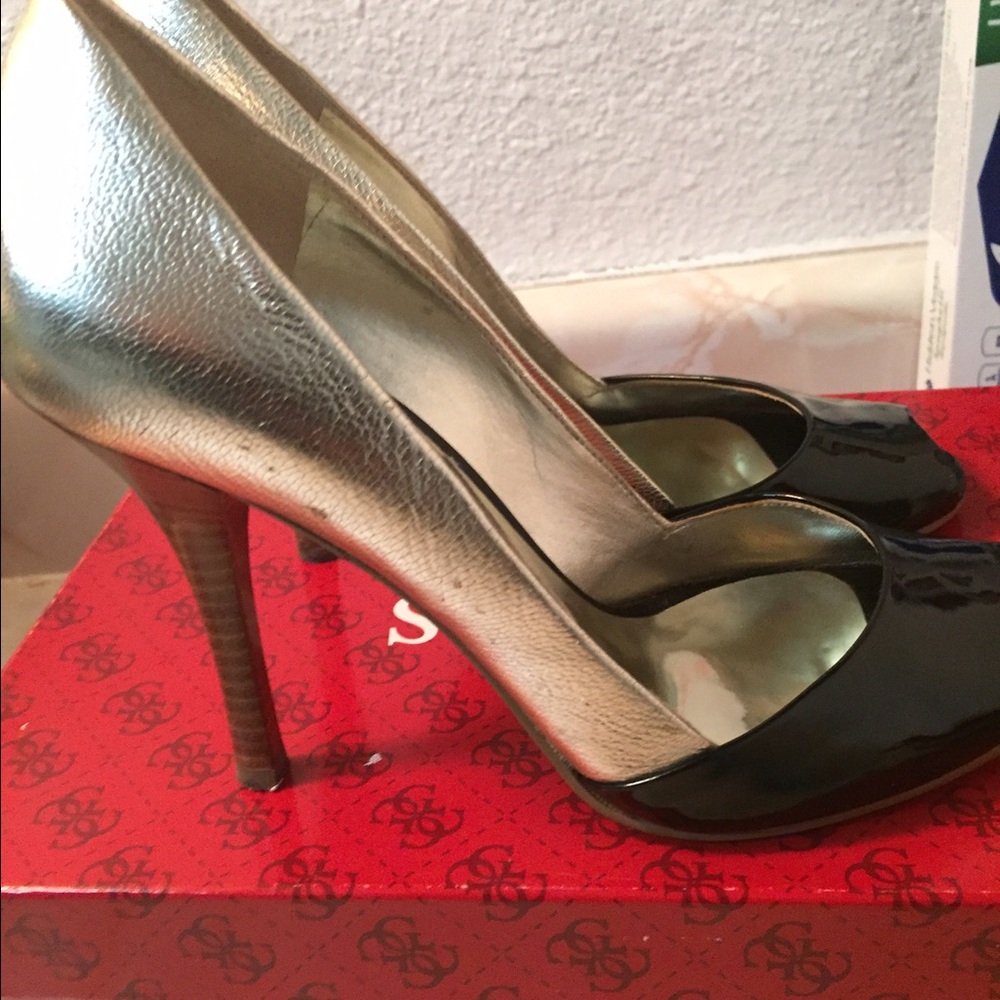 Guess Shoes 2 tone, Black/Gold Size 6.